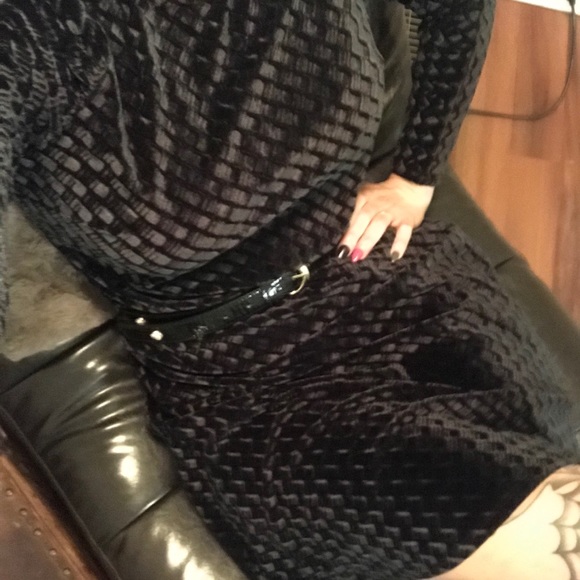 Who, What, Where dress. Size XS. Black Velvet - Picture 4 of 8